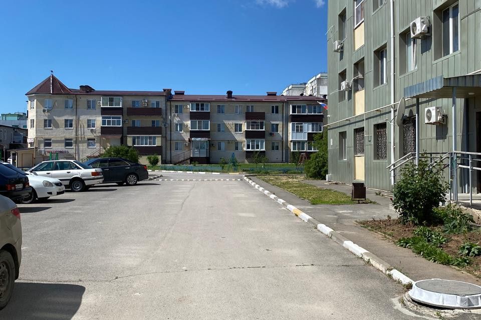 Продаётся 4-комнатная квартира, 90.4 м²