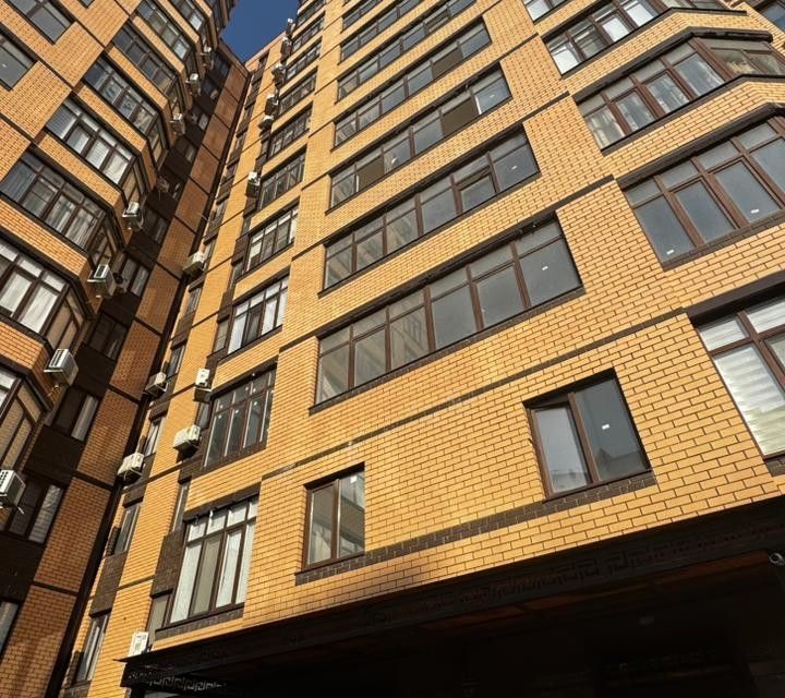 Продаётся 3-комнатная квартира, 132 м²