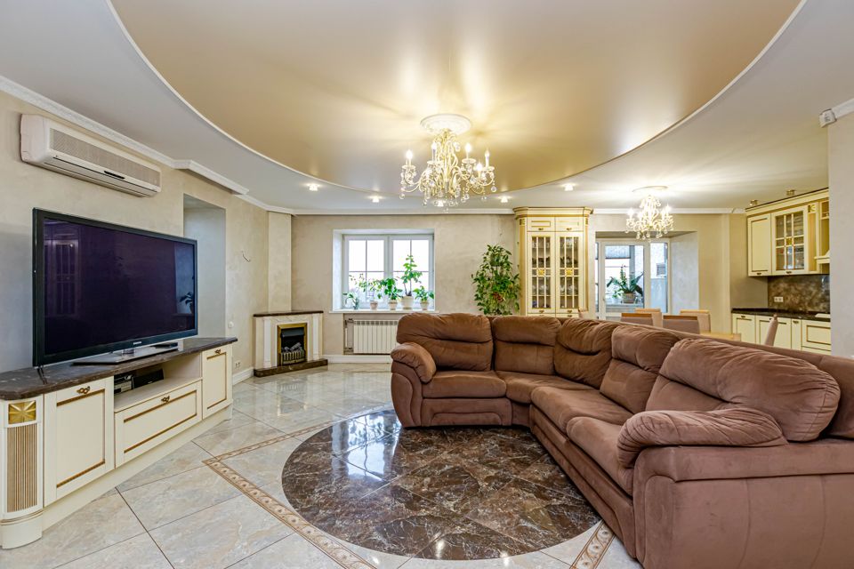Продаётся 4-комнатная квартира, 183.9 м²