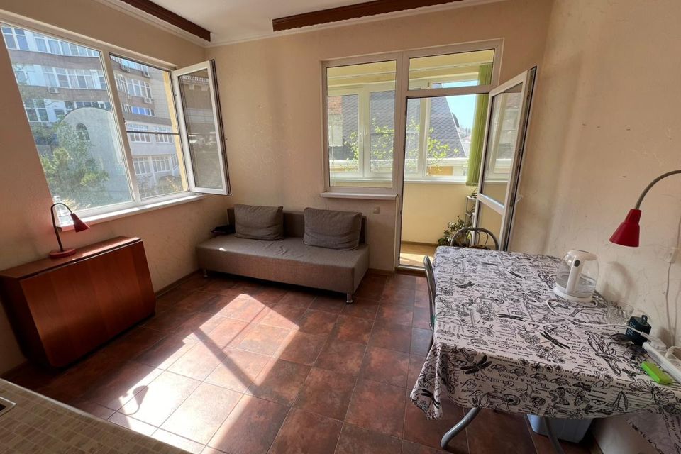 Продаётся 1-комнатная квартира, 43 м²