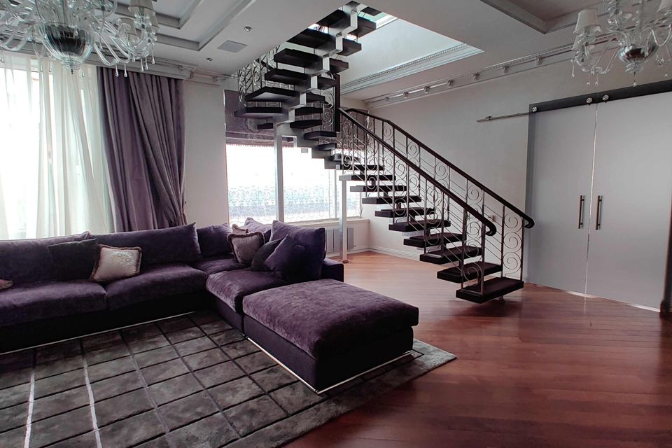 Продаётся 4-комнатная квартира, 383 м²