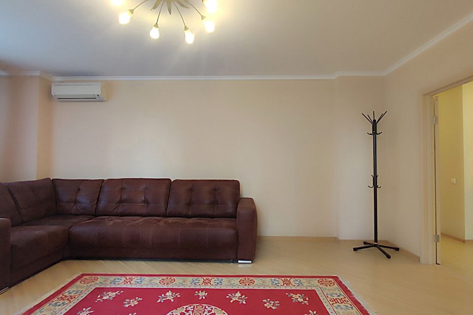 Продаётся 3-комнатная квартира, 110 м²