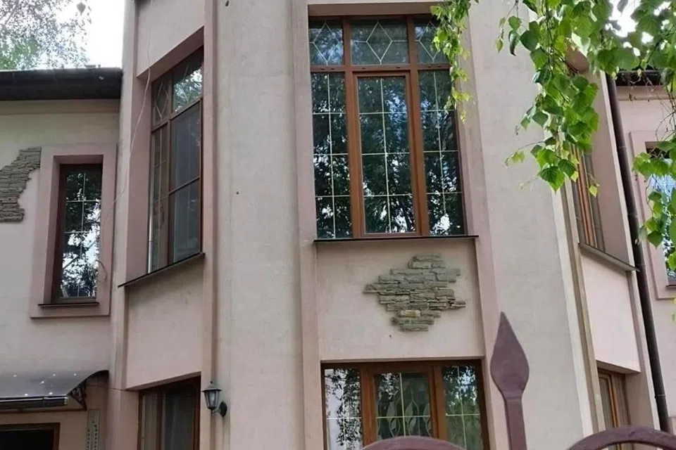 Продаётся 3-этажный дом, 289.9 м²