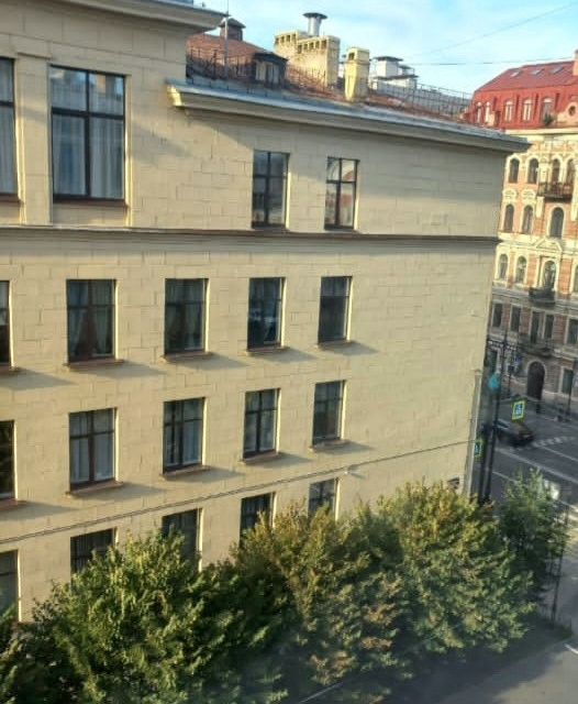 Продаётся 4-комнатная квартира, 153 м²