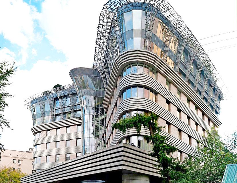 Продаётся 4-комнатная квартира, 340 м²