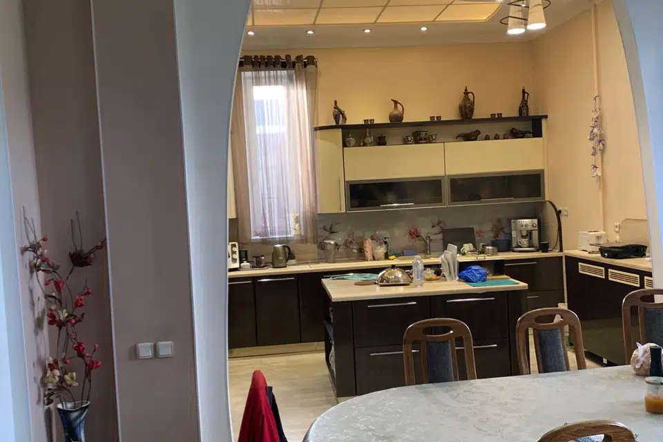 Продаётся 4-этажный дом, 390 м²