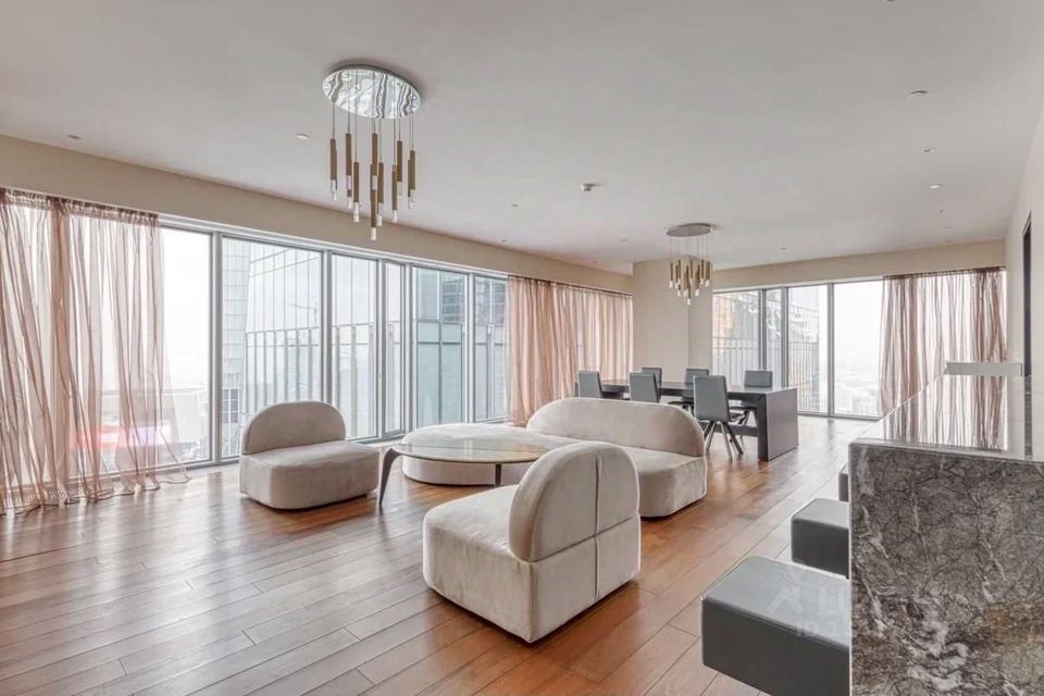 Продаётся 3-комнатная квартира, 190 м²