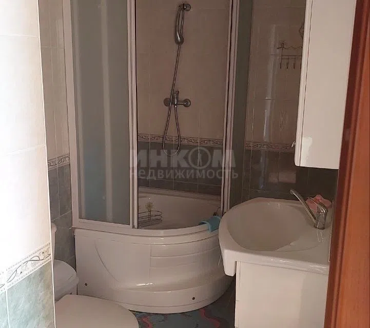 Продаётся 2-этажный дом, 200 м²