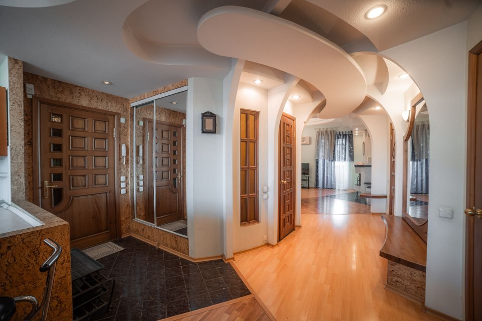 Продаётся 3-комнатная квартира, 110.6 м²