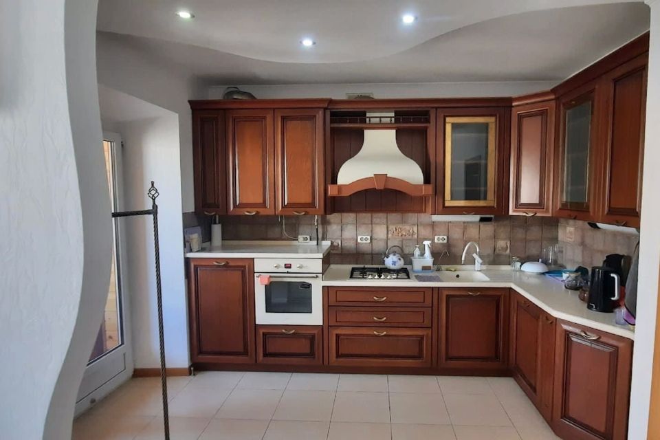 Продаётся 5-комнатная квартира, 203 м²
