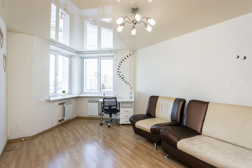 Продаётся 3-комнатная квартира, 131.3 м²