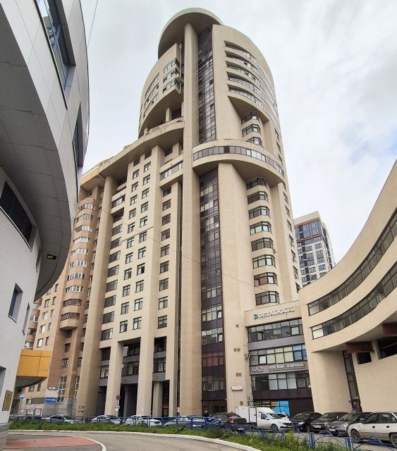 Продаётся 4-комнатная квартира, 140 м²