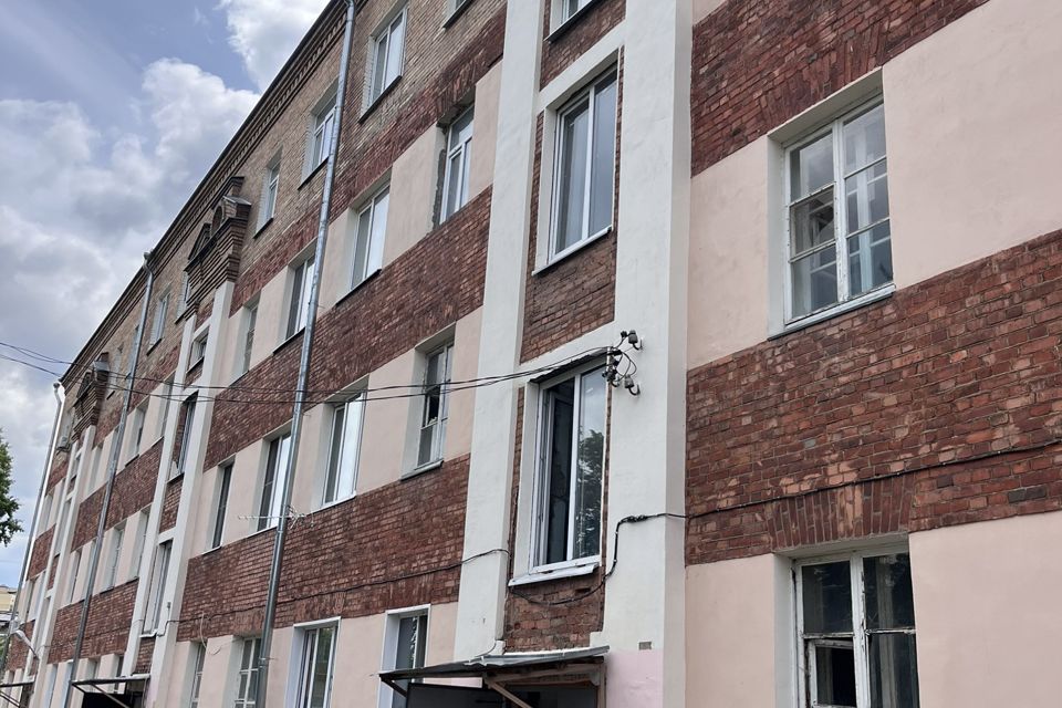 Продаётся 2 комнаты в 4-комн. квартире, 18.6 м²