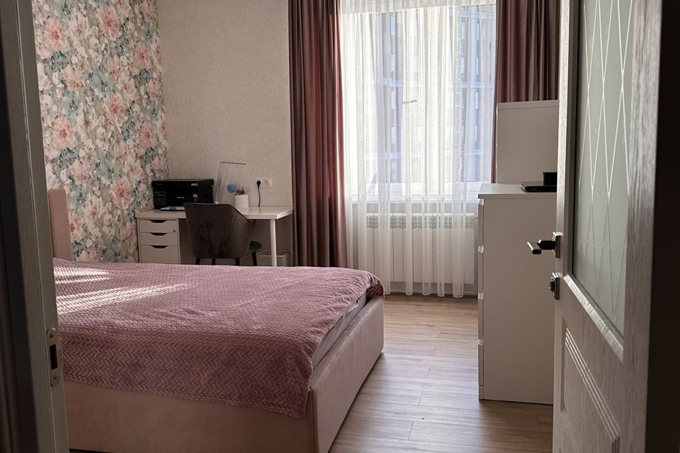 Продаётся 3-комнатная квартира, 107.8 м²