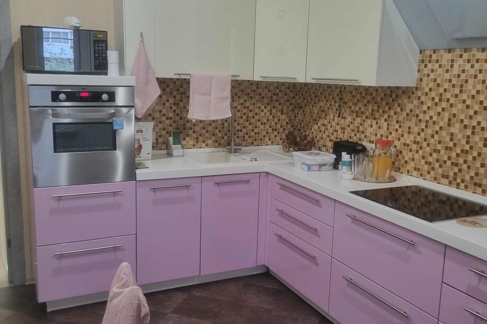 Продаётся 3-комнатная квартира, 107.6 м²