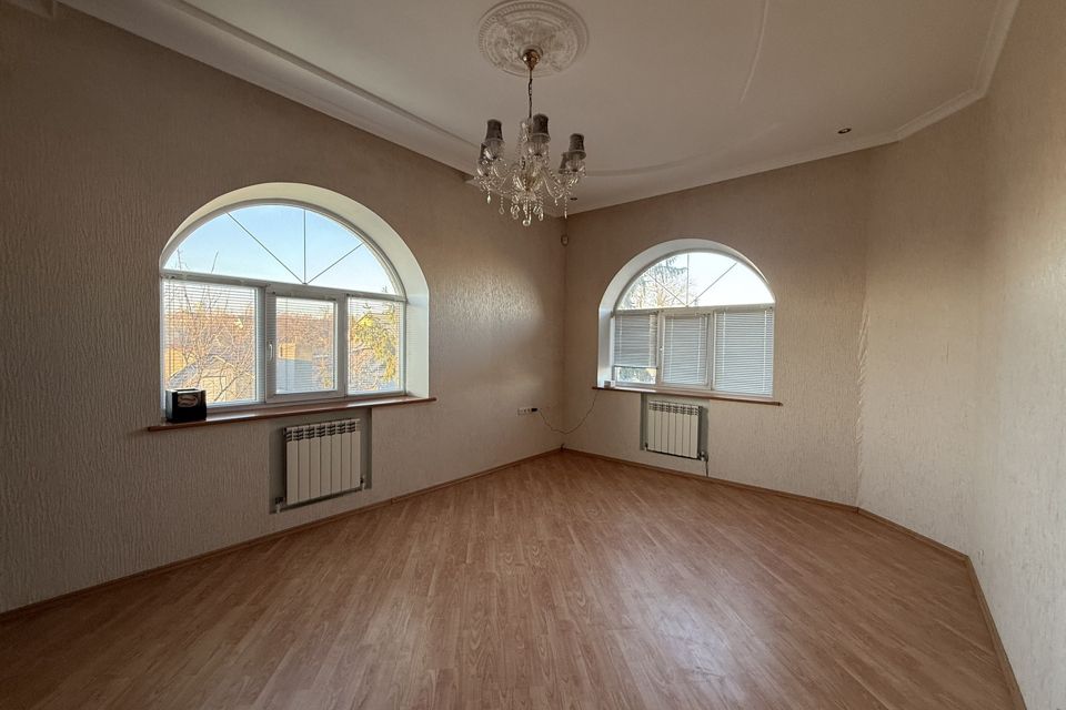 Продаётся 3-этажный дом, 245 м²
