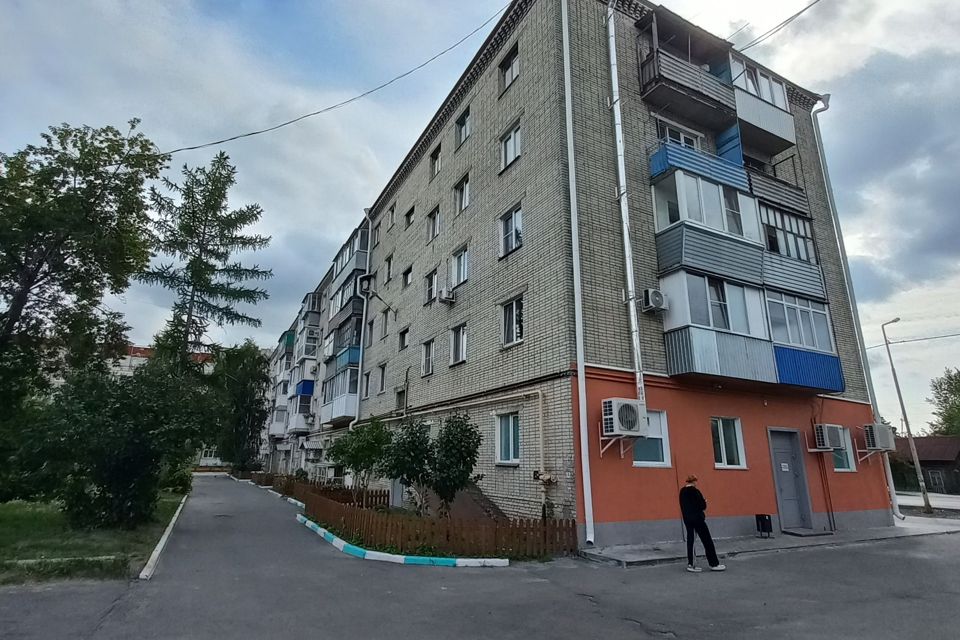 Продаётся 4-комнатная квартира, 60.6 м²
