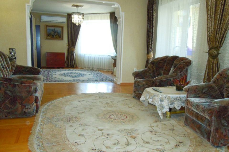 Продаётся 3-комнатная квартира, 111.1 м²