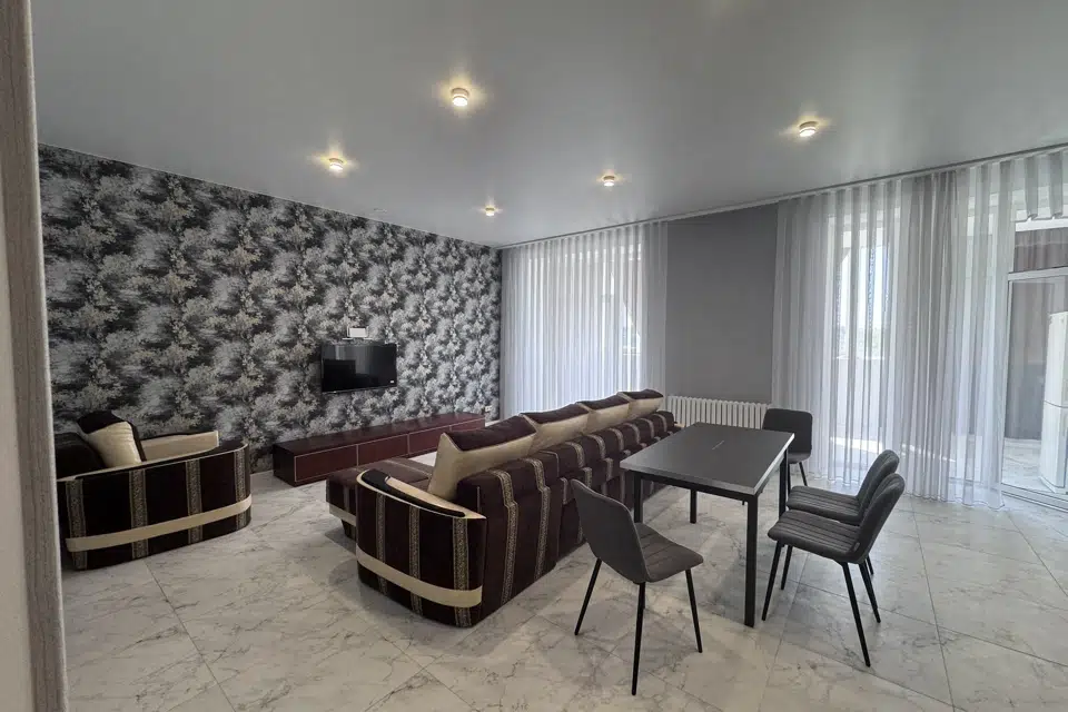 Сдаётся 3-комнатная квартира, 160 м²