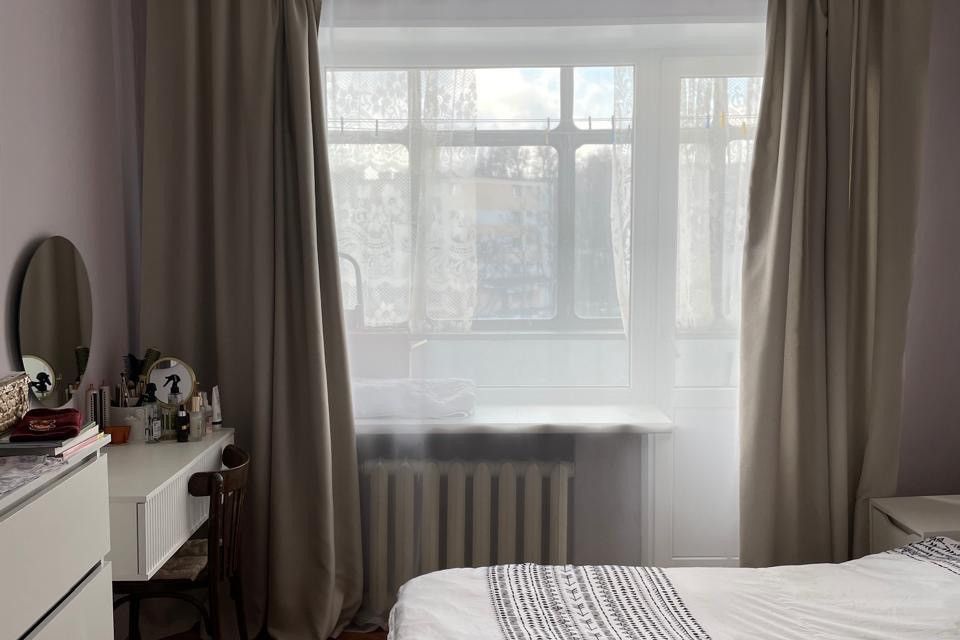 Продаётся 4-комнатная квартира, 62.4 м²