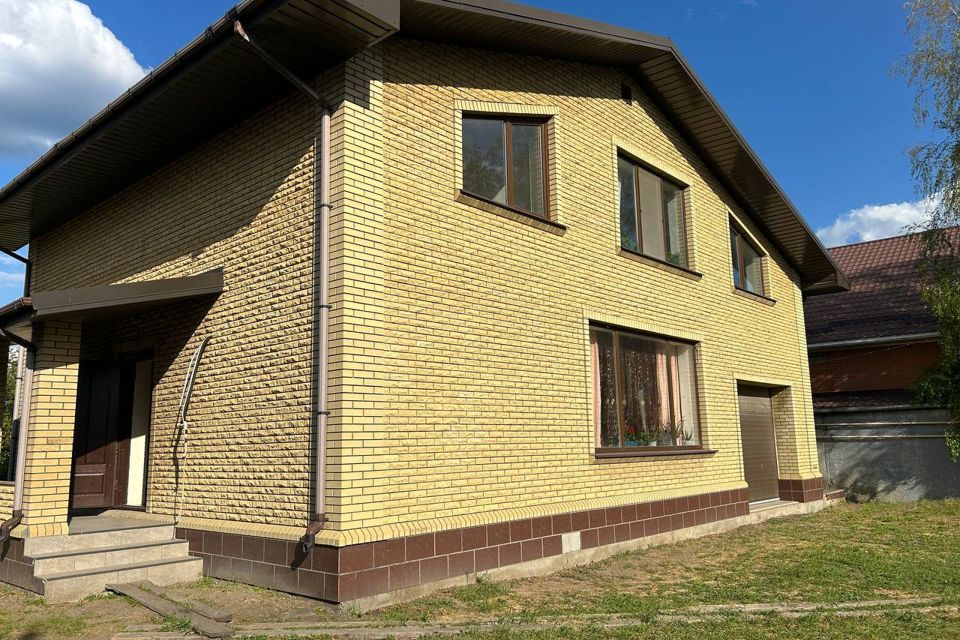 Продаётся 2-этажный дом, 200 м²