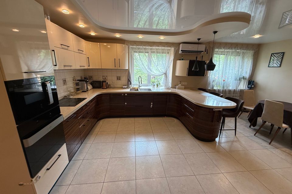 Продаётся 4-комнатная квартира, 111.9 м²