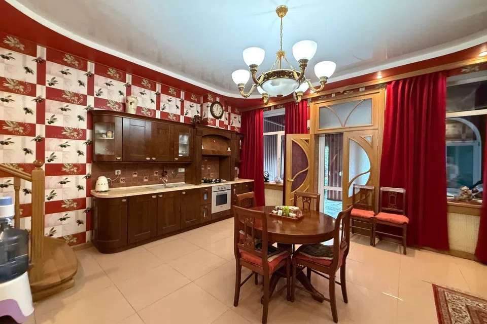 Продаётся таунхаус, 3-эт., 200 м²