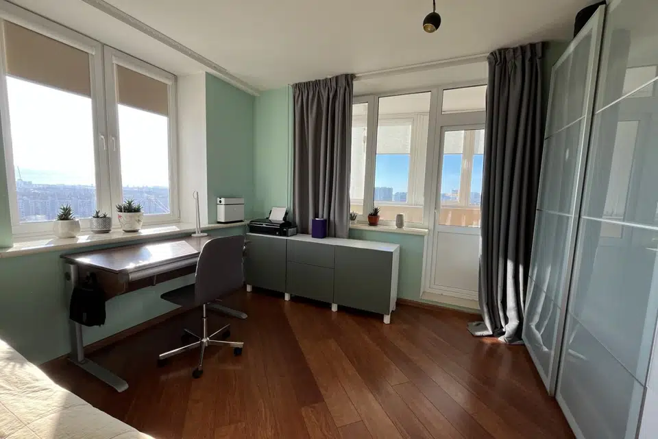 Продаётся 4-комнатная квартира, 132 м²