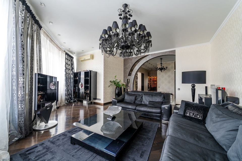 Продаётся 4-комнатная квартира, 218.7 м²