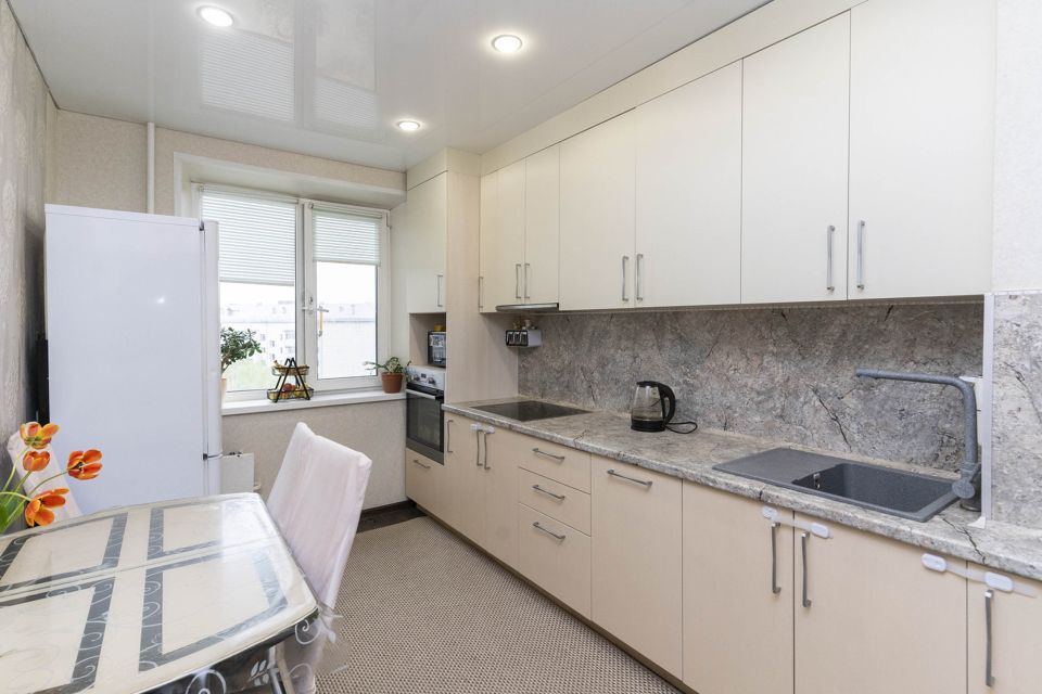 Продаётся 4-комнатная квартира, 66 м²