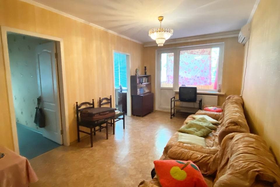 Продаётся 4-комнатная квартира, 61 м²