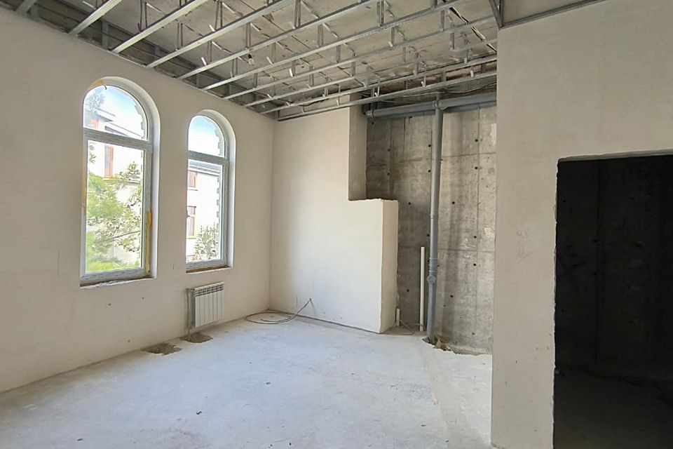 Продаётся 3-комнатная квартира, 152 м²