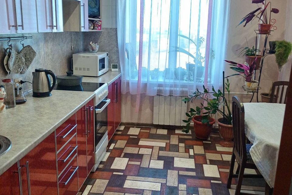 Продаётся 4-комнатная квартира, 75 м²