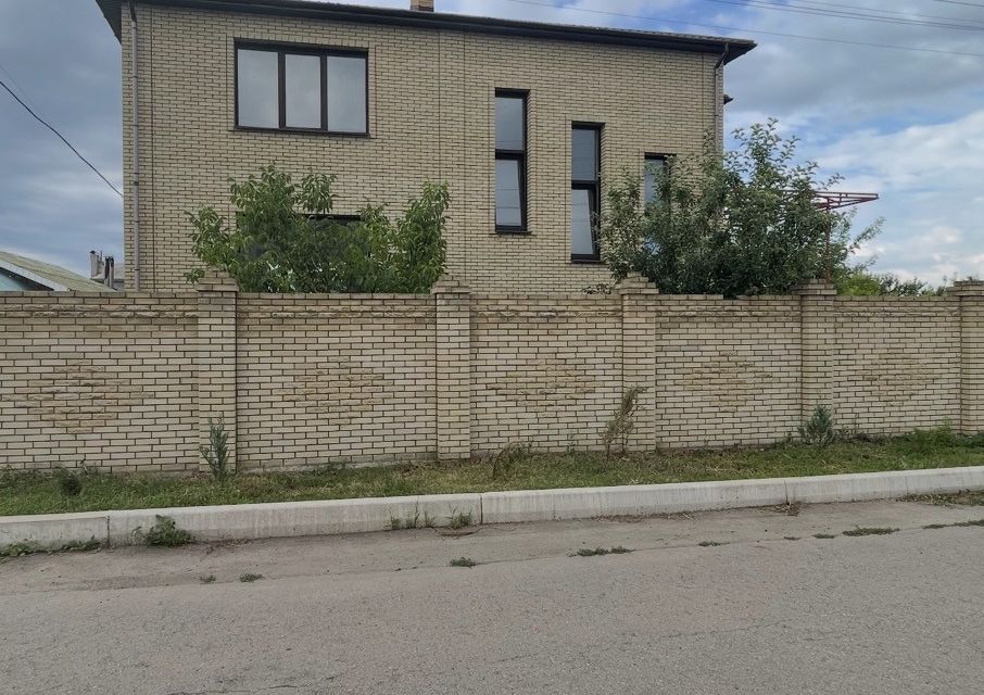 Продаётся 3-этажный дом, 450 м²