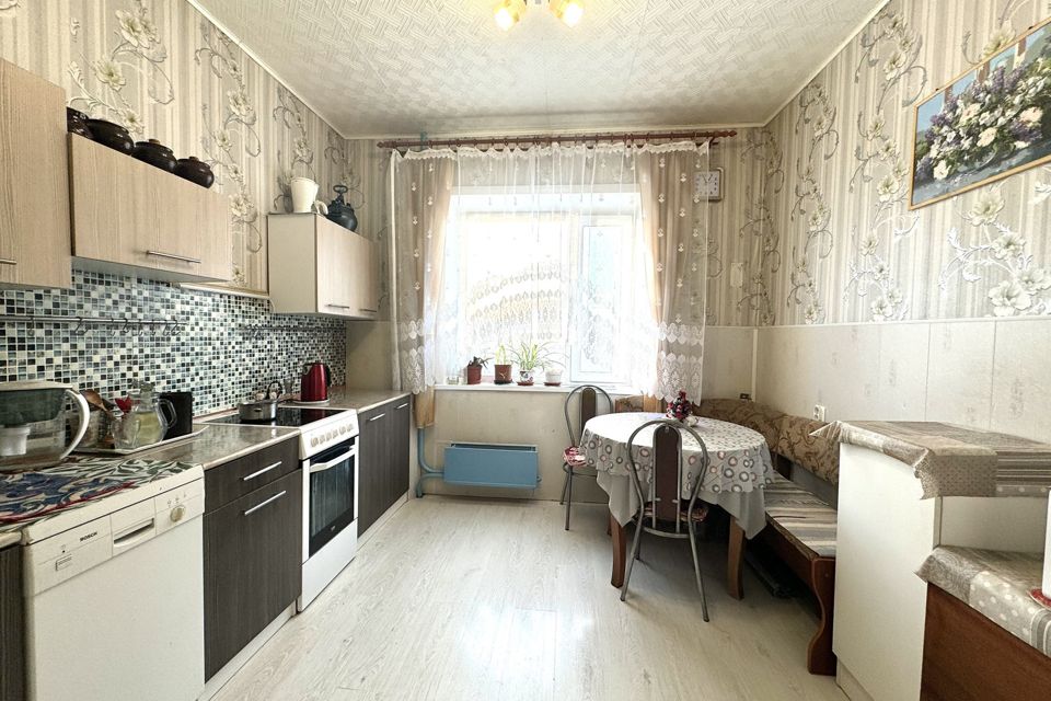 Продаётся 4-комнатная квартира, 90 м²