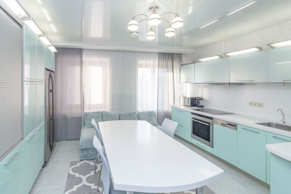 Продаётся 4-комнатная квартира, 138 м²