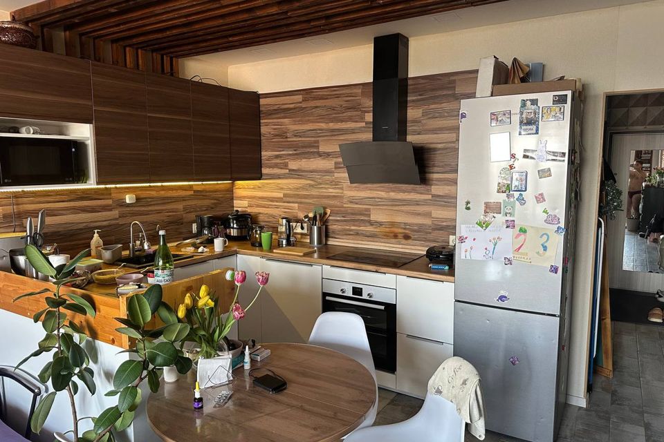Продаётся 2-комнатная квартира, 55.6 м²