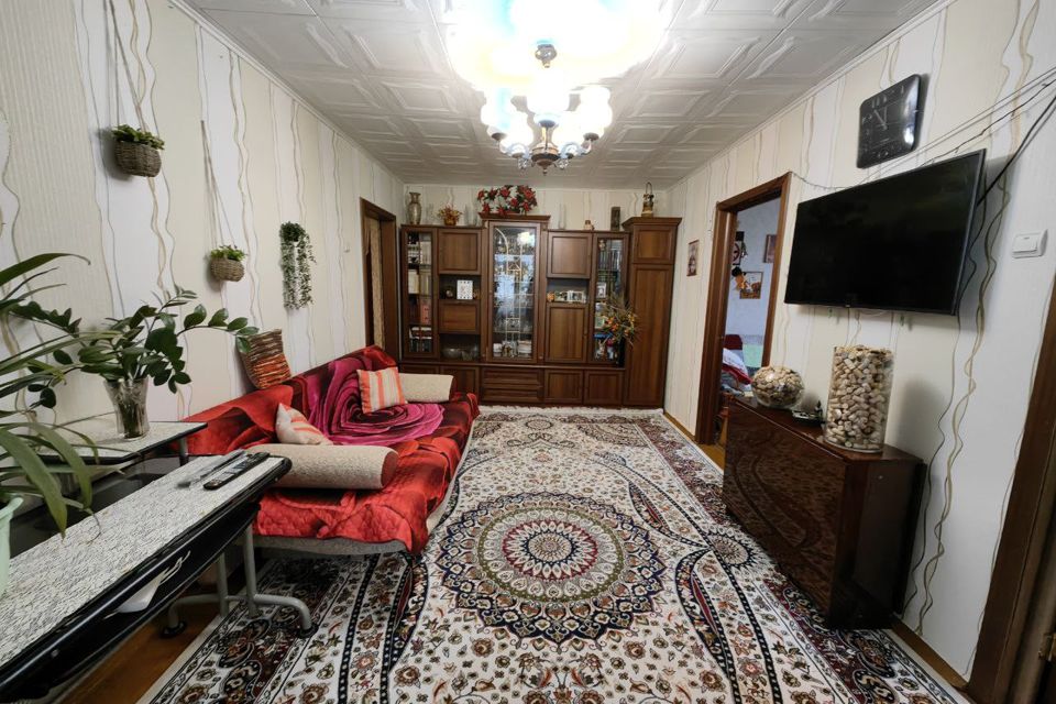 Продаётся 4-комнатная квартира, 60.4 м²