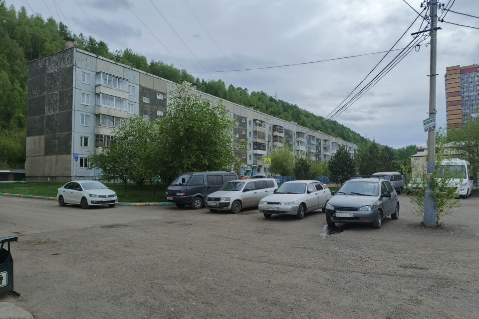 Продаётся 4-комнатная квартира, 93.7 м²