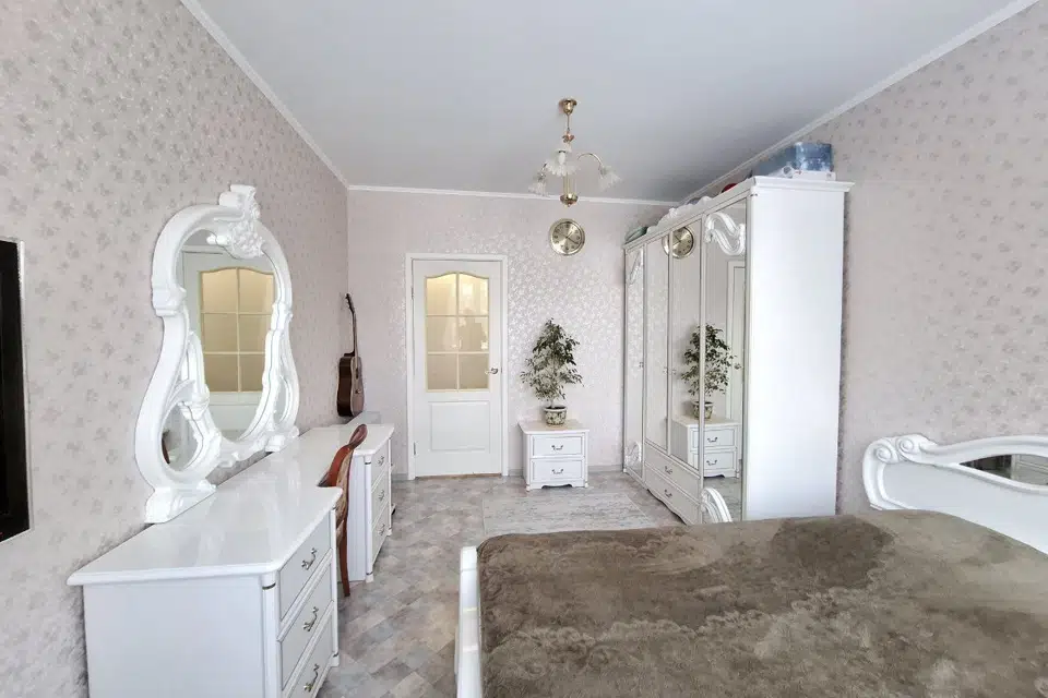Продаётся 4-комнатная квартира, 79.4 м²