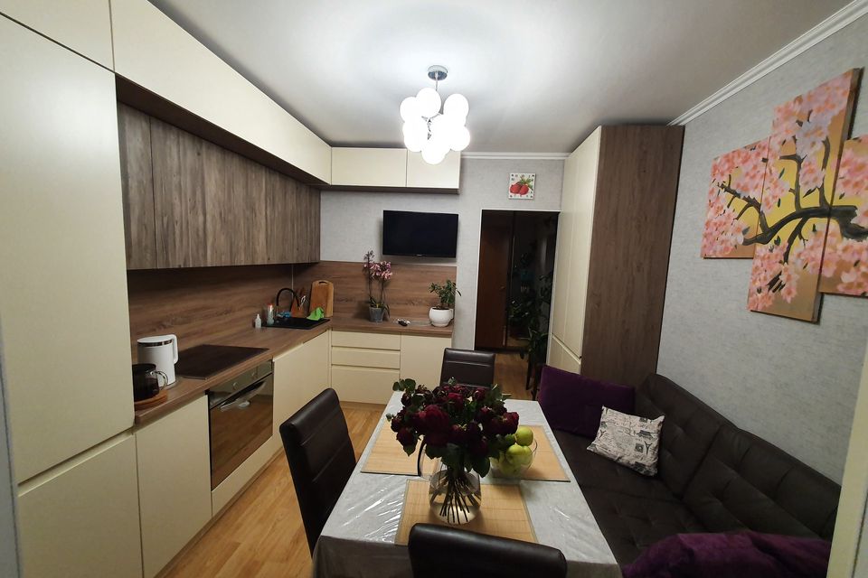 Продаётся 1-комнатная квартира, 42 м²