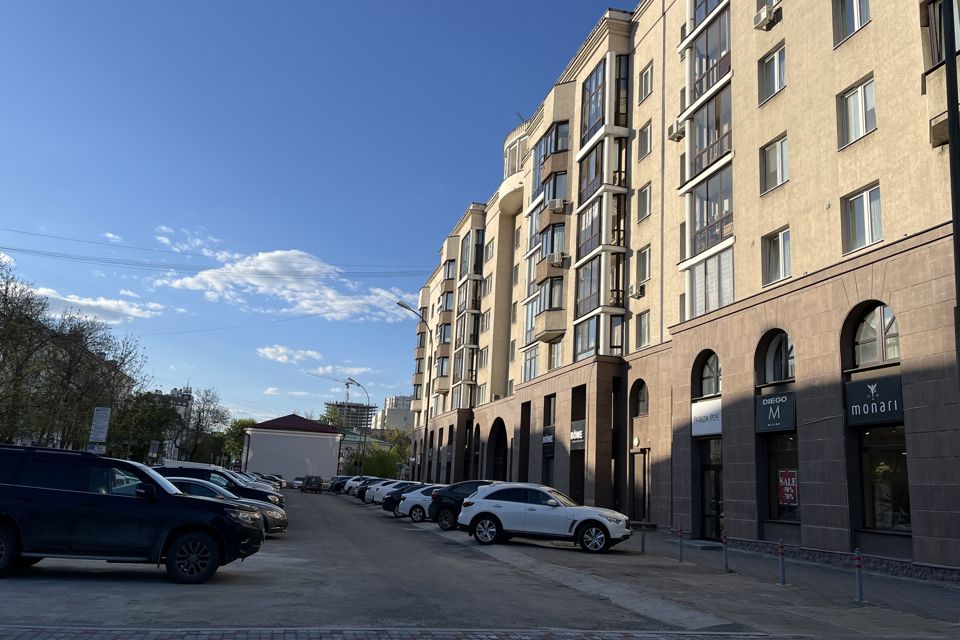 Продаётся 3-комнатная квартира, 109 м²