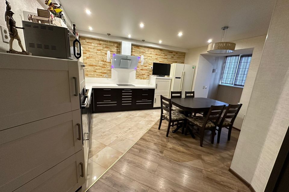 Продаётся 2-комнатная квартира, 92 м²