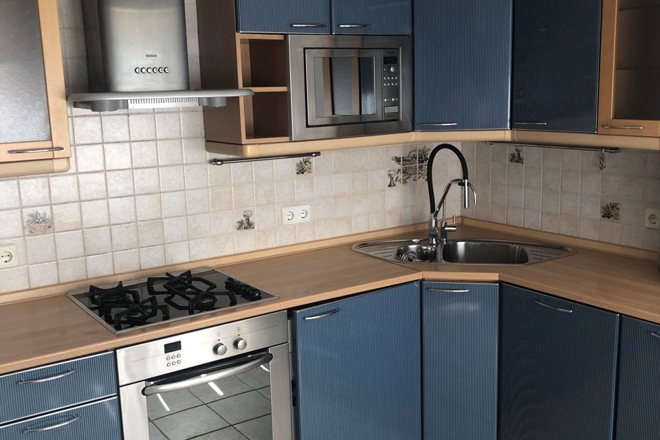 Продаётся 4-комнатная квартира, 87.6 м²