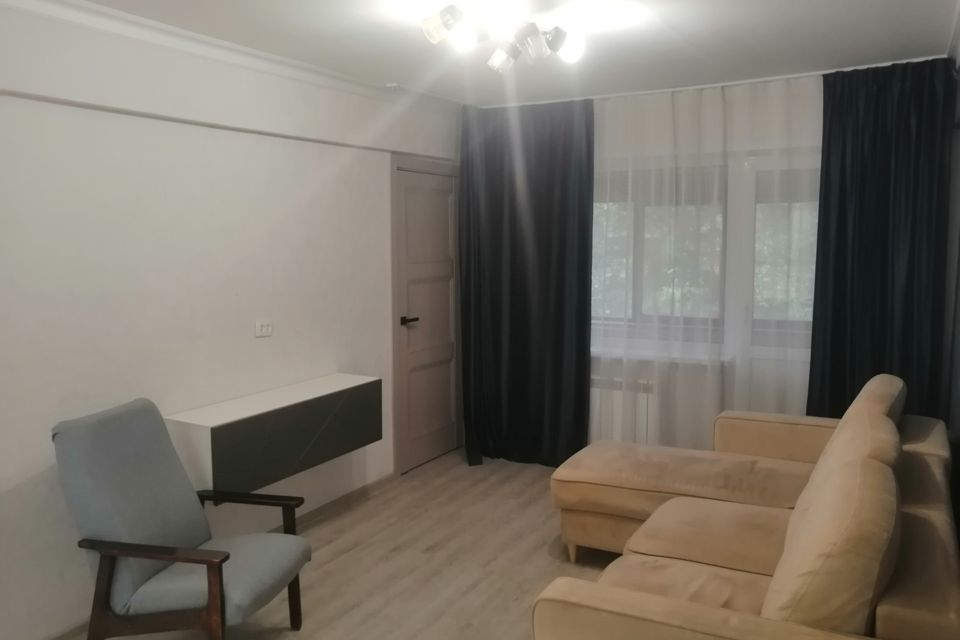 Продаётся 3-комнатная квартира, 47.9 м²