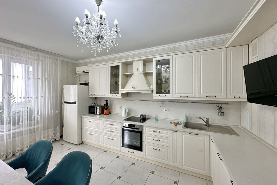Продаётся 3-комнатная квартира, 110 м²
