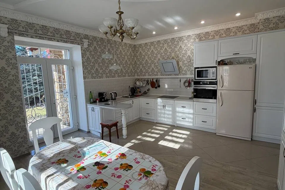 Продаётся 2-этажный дом, 292 м²