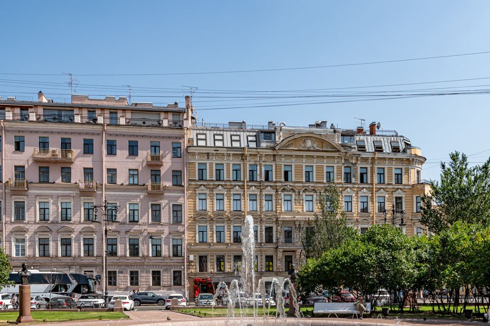 Продаётся 4-комнатная квартира, 334.5 м²