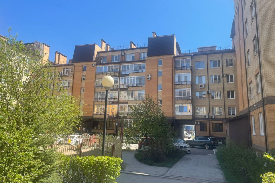 Продаётся 4-комнатная квартира, 137.8 м²