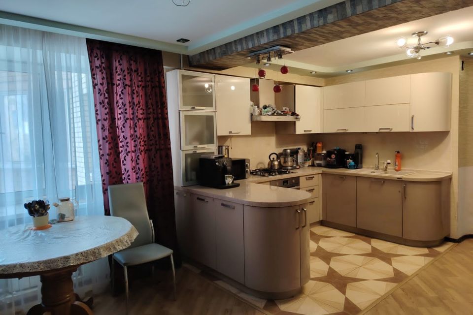 Продаётся 4-комнатная квартира, 161 м²